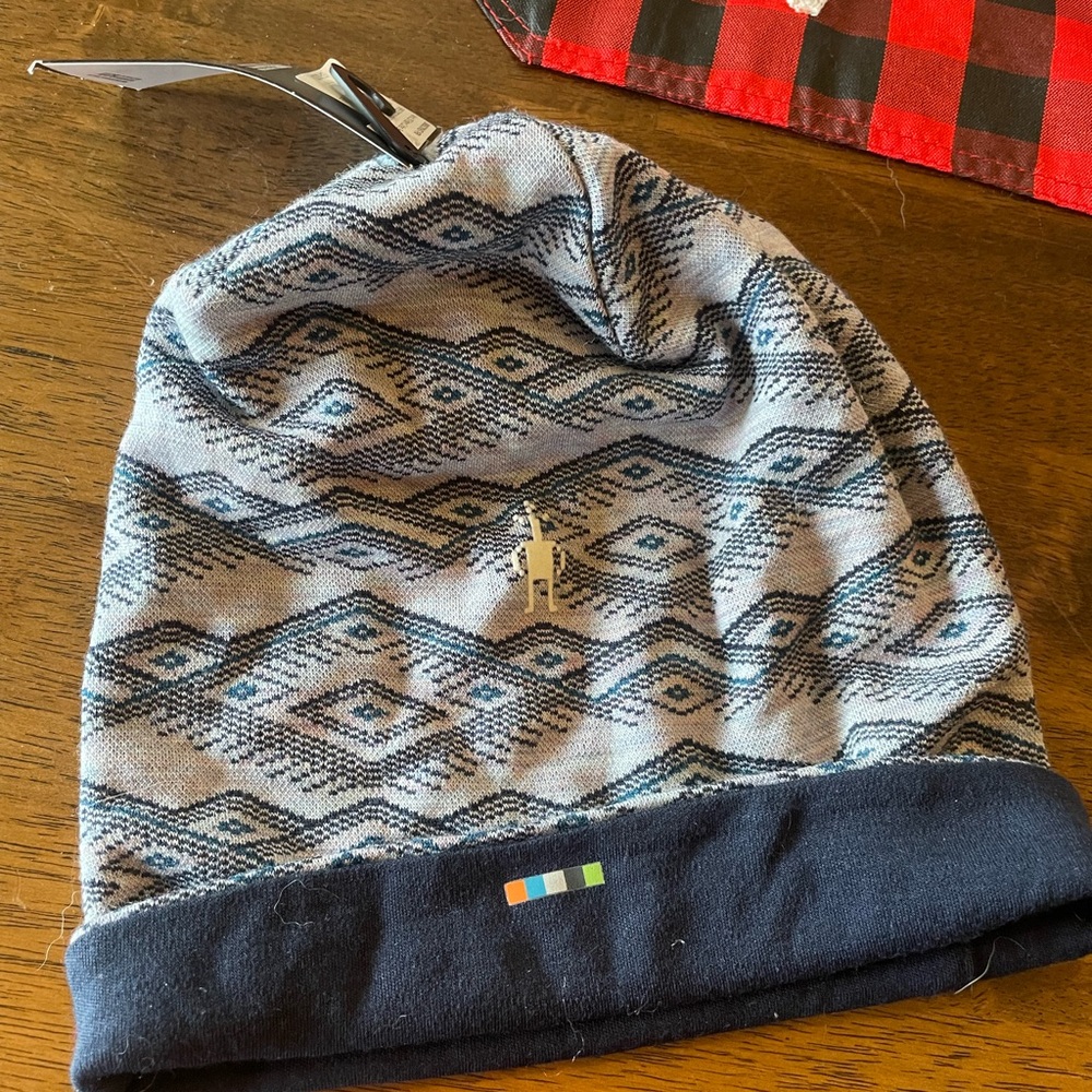 NWT Smartwool hat.   Merino wool. Reversible.